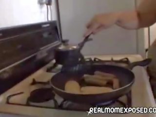 Milf seksualu cooking laikas!